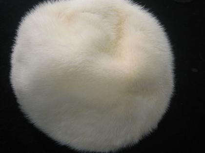 Blonde mink hat made for the Blum 4c500