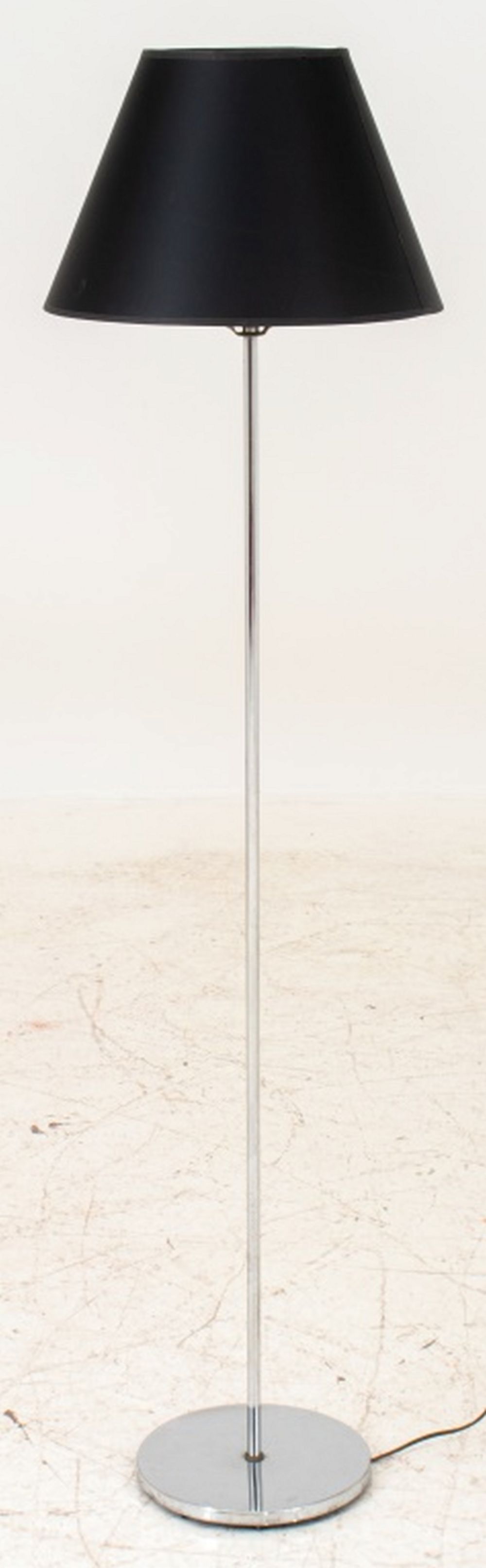 MODERN CHROME FLOOR LAMP WITH BLACK