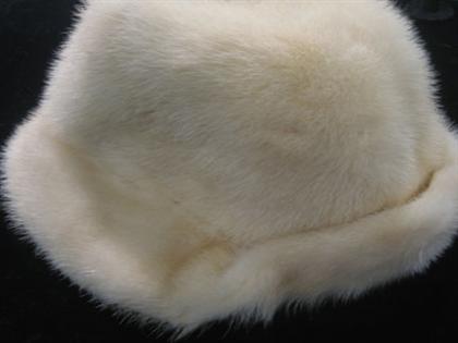 Blonde mink hat by Amrose Fully 4c502