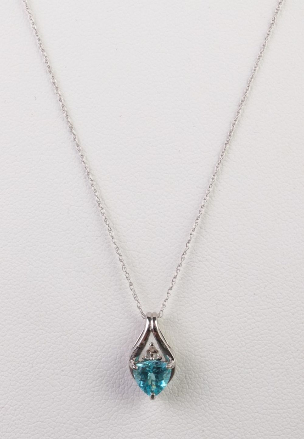 MODERN 10K WHITE GOLD APATITE PENDANT