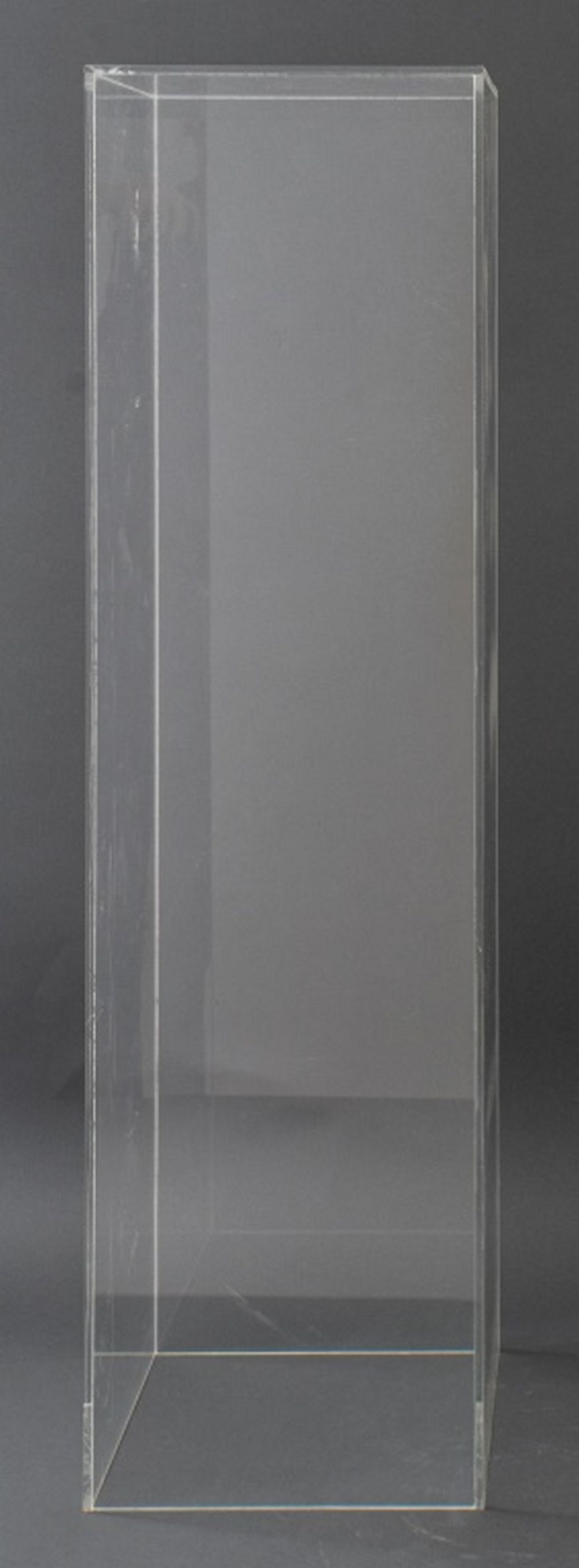 CONTEMPORARY ACRYLIC SCULPTURE