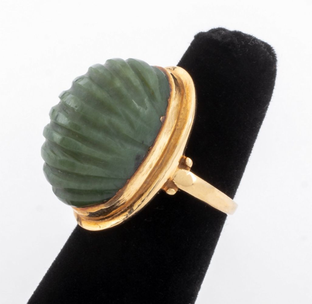 14K YELLOW GOLD JADE RING 14K yellow