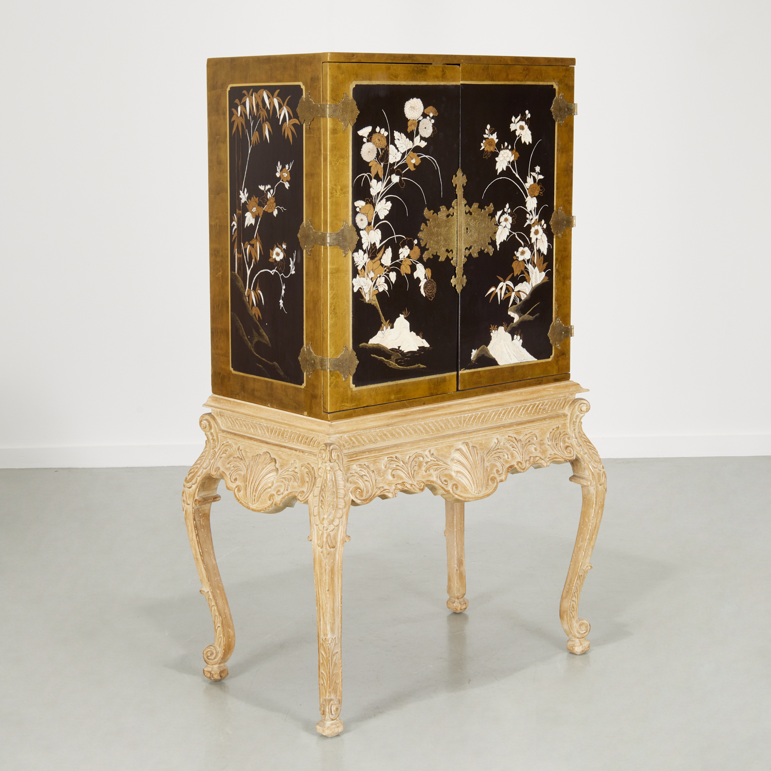 GEORGE I STYLE CHINOISERIE CABINET