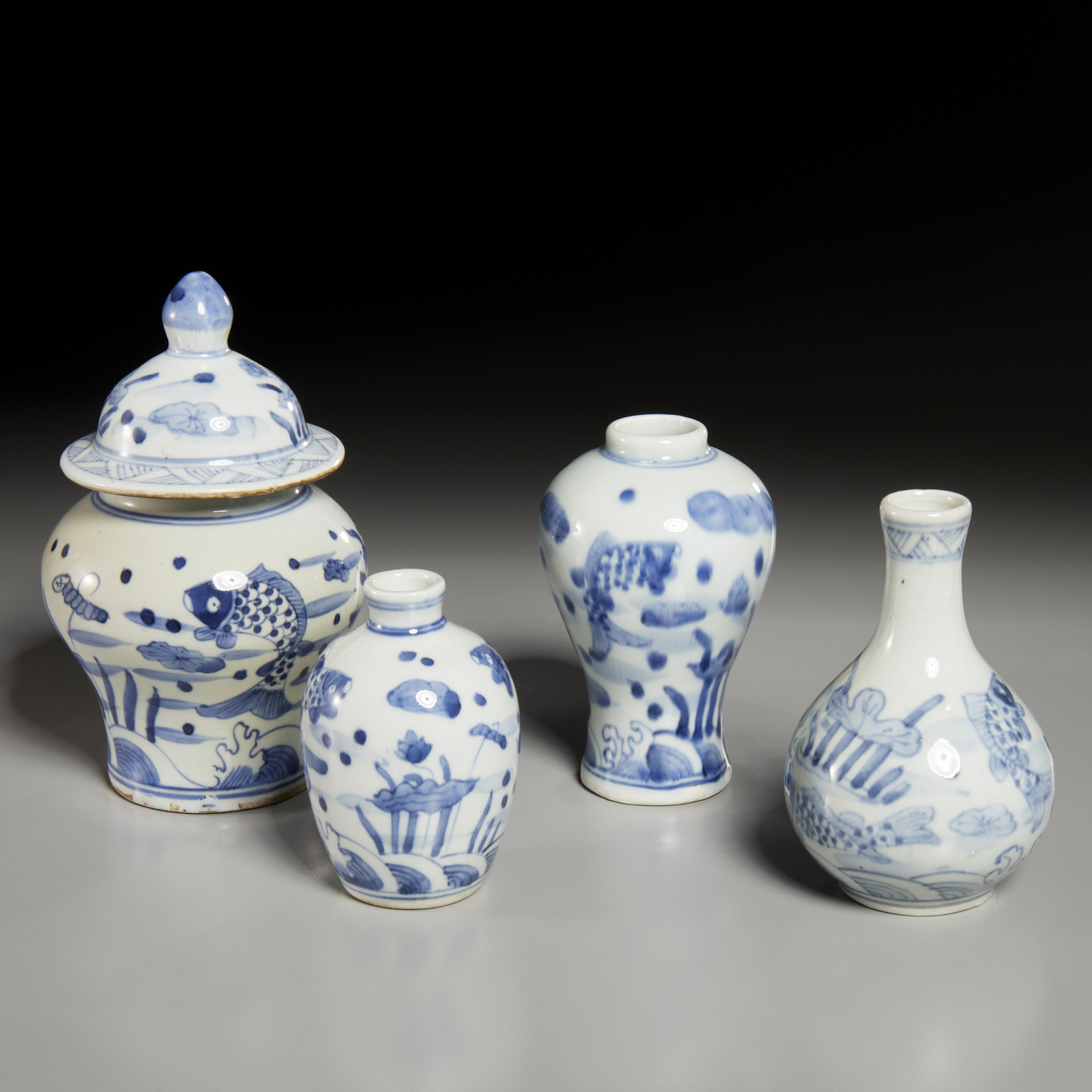  4 CHINESE BLUE WHITE VASES 2fb479