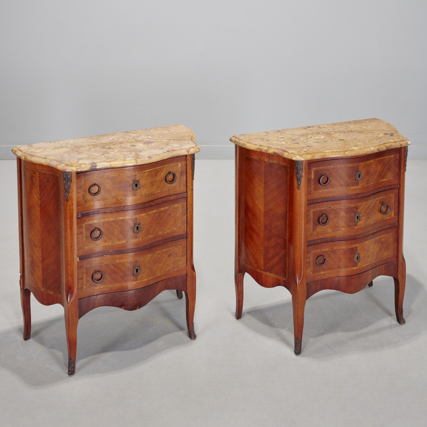 PAIR LOUIS XVI STYLE PETIT COMMODES 2fb487