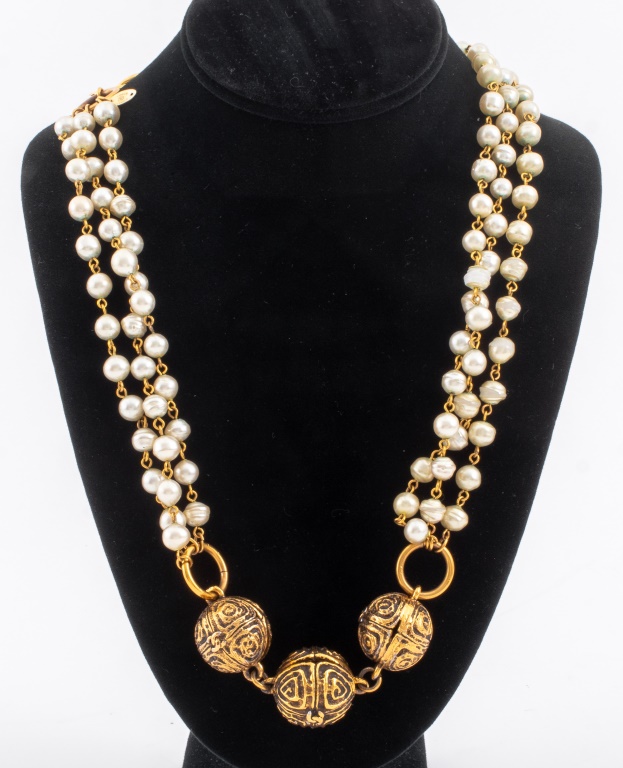 VINTAGE CHANEL TRIPLE STRAND FAUX 2fb48a