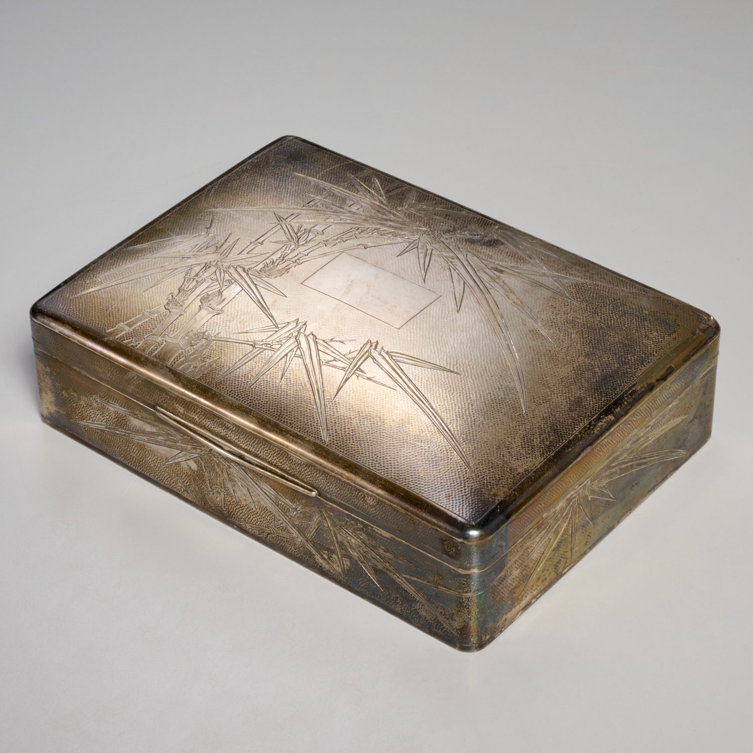 JAPANESE ENGRAVED SILVER BOX Late 2fb5bd