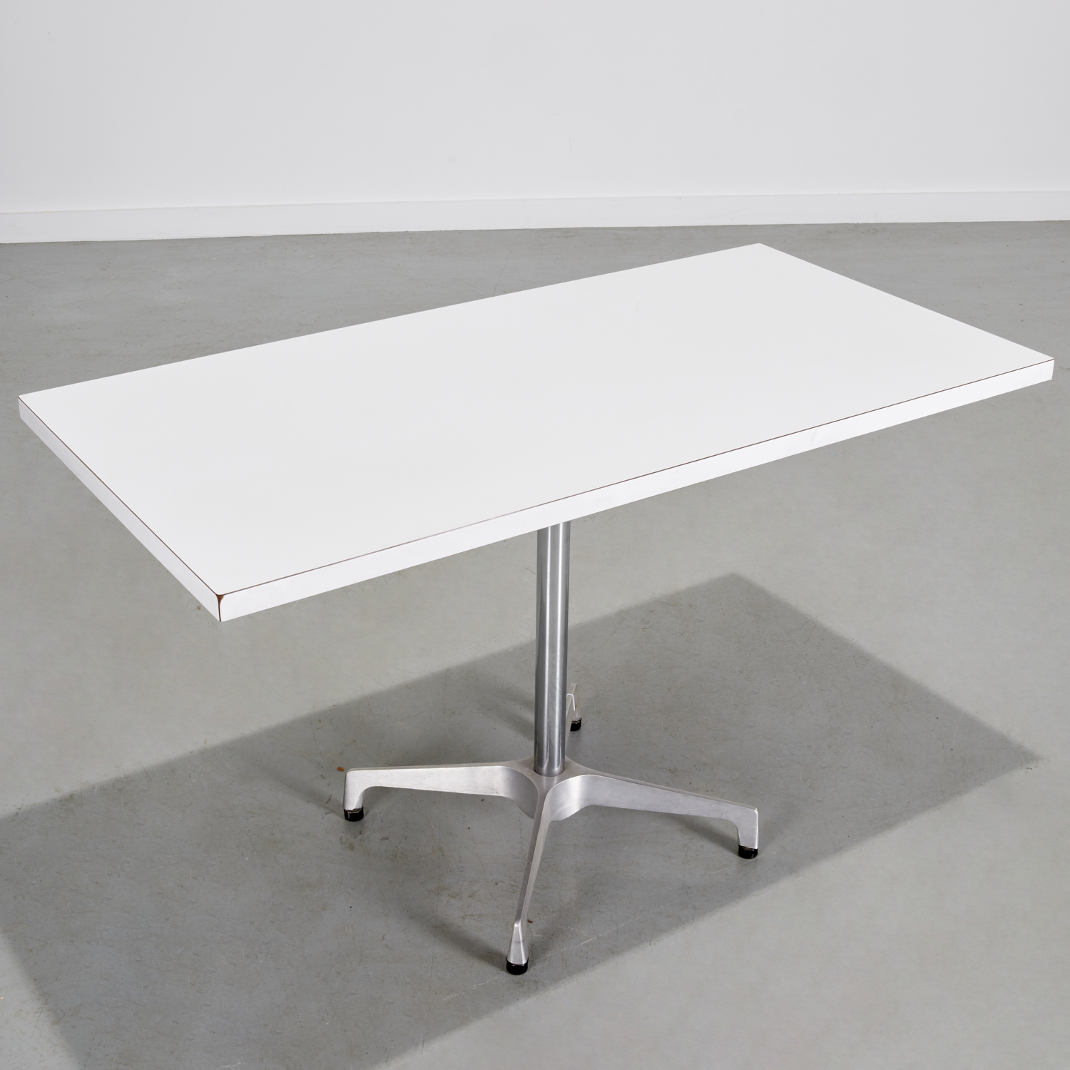 CHARLES RAY EAMES UNIVERSAL TABLE 2fb5b7