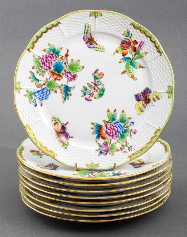 HEREND PORCELAIN QUEEN VICTORIA DINNER