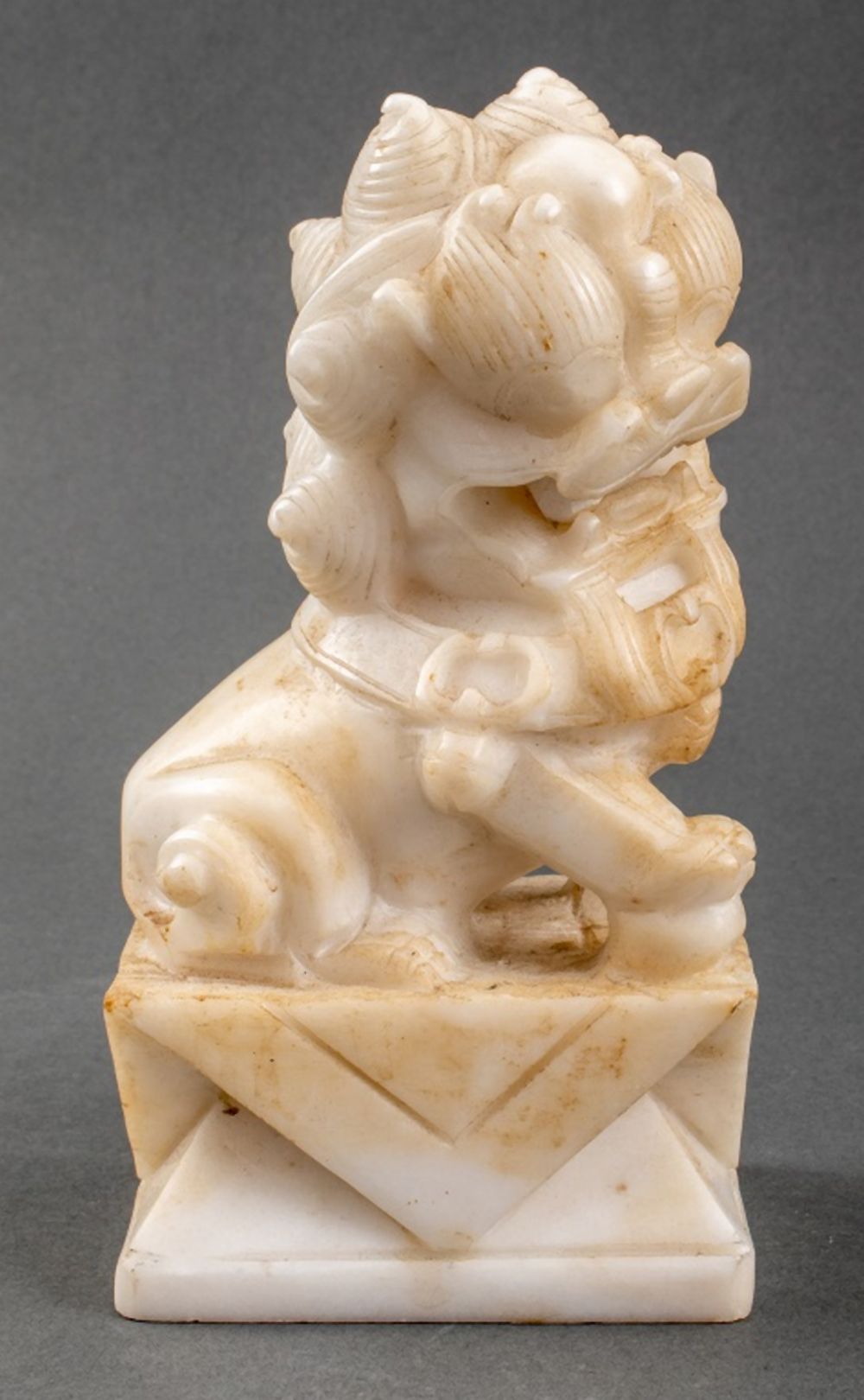 CHINESE CARVED MARBLE FOO LION