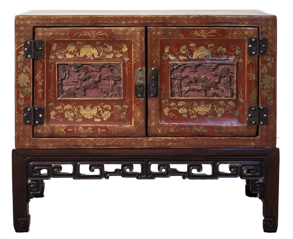 CHINOISERIE RED LACQUER CABINET 2fba69