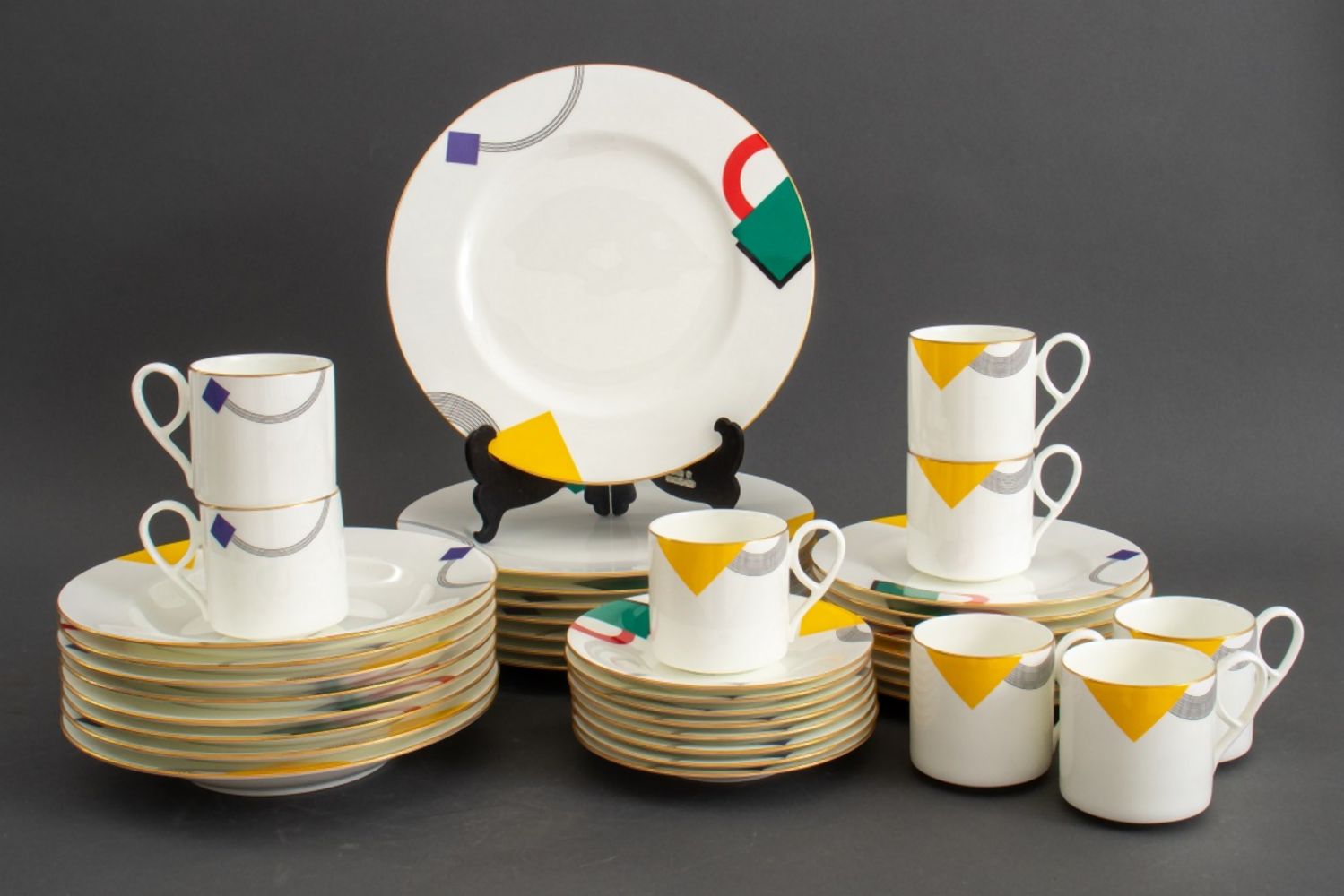 DANIEL HECHTER PORCELAIN DINNER