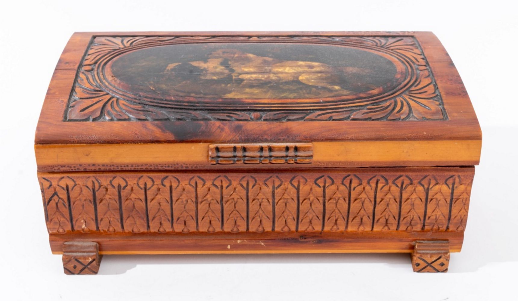 CARVED WOODEN HUMIDOR WITH DOG