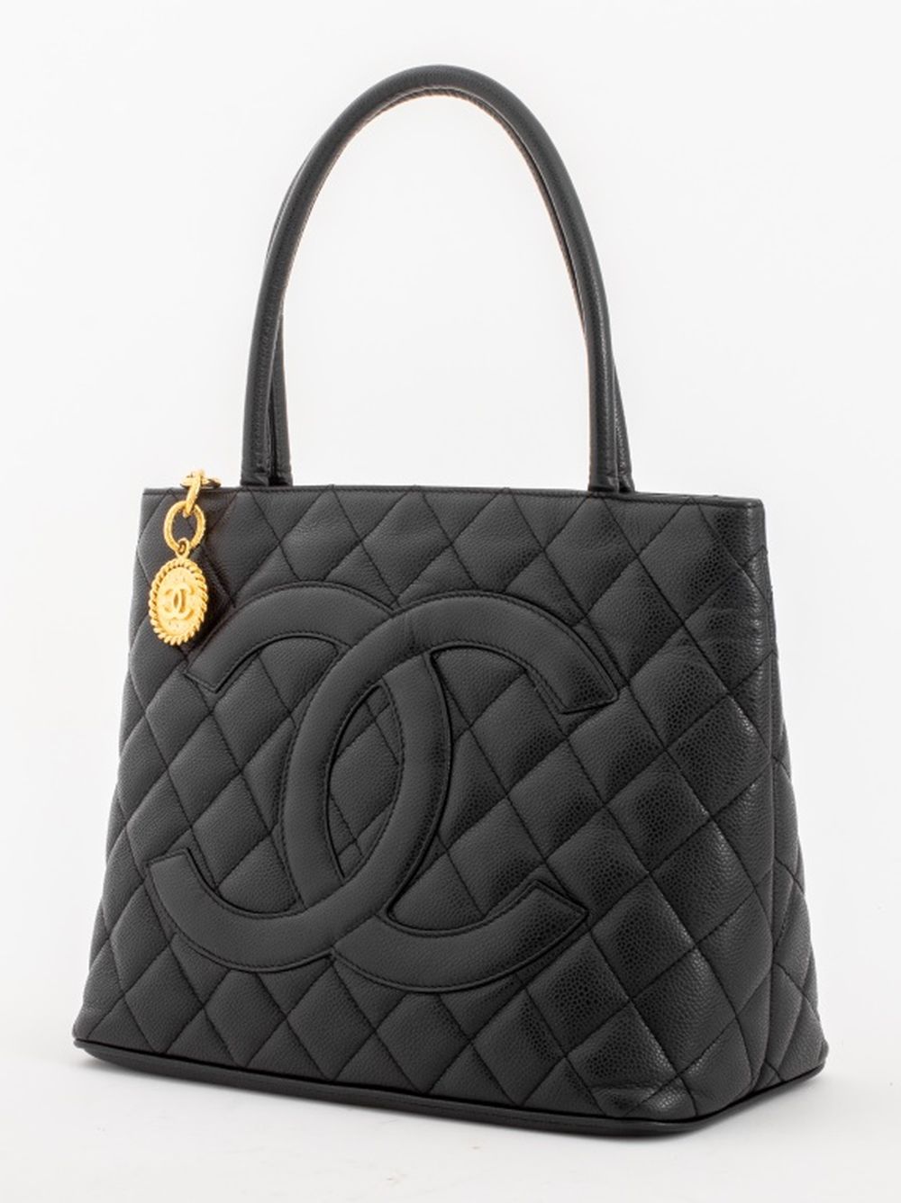 CHANEL CAVIAR QUILTED MEDALLION  2fbcfc