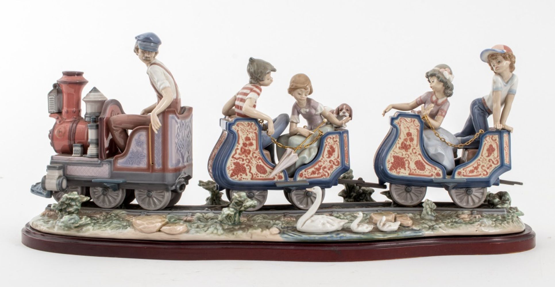 LLADRO PORCELAIN FIGURAL GROUP