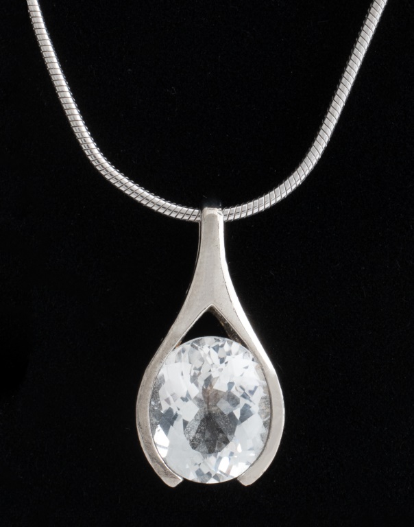 MODERN SILVER OVAL WHITE TOPAZ 2fc031