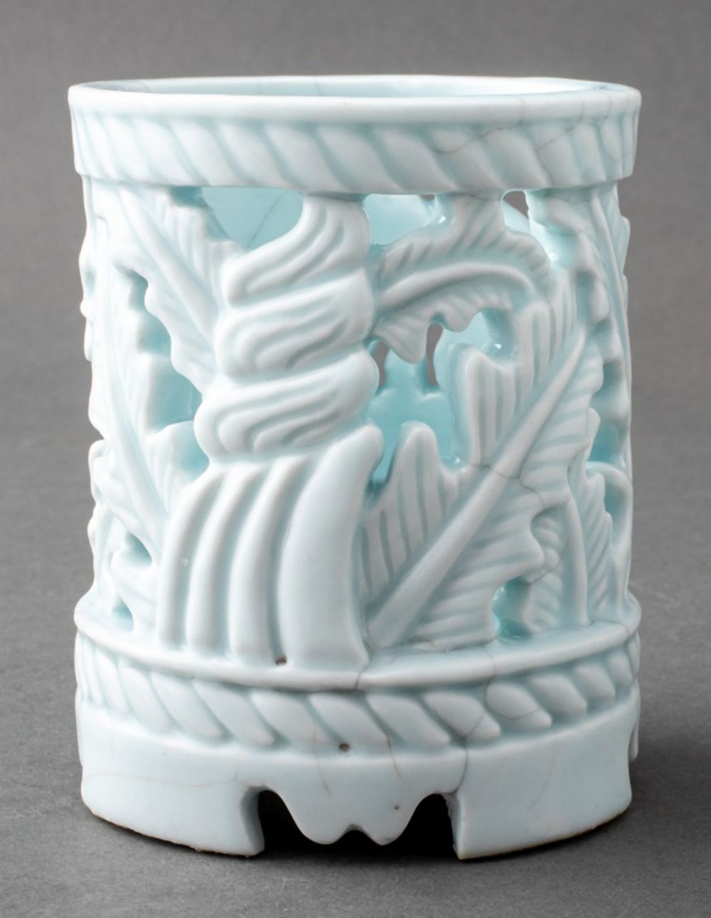 KOREAN LIGHT CELADON GLAZED RETICULATED 2fc1d0