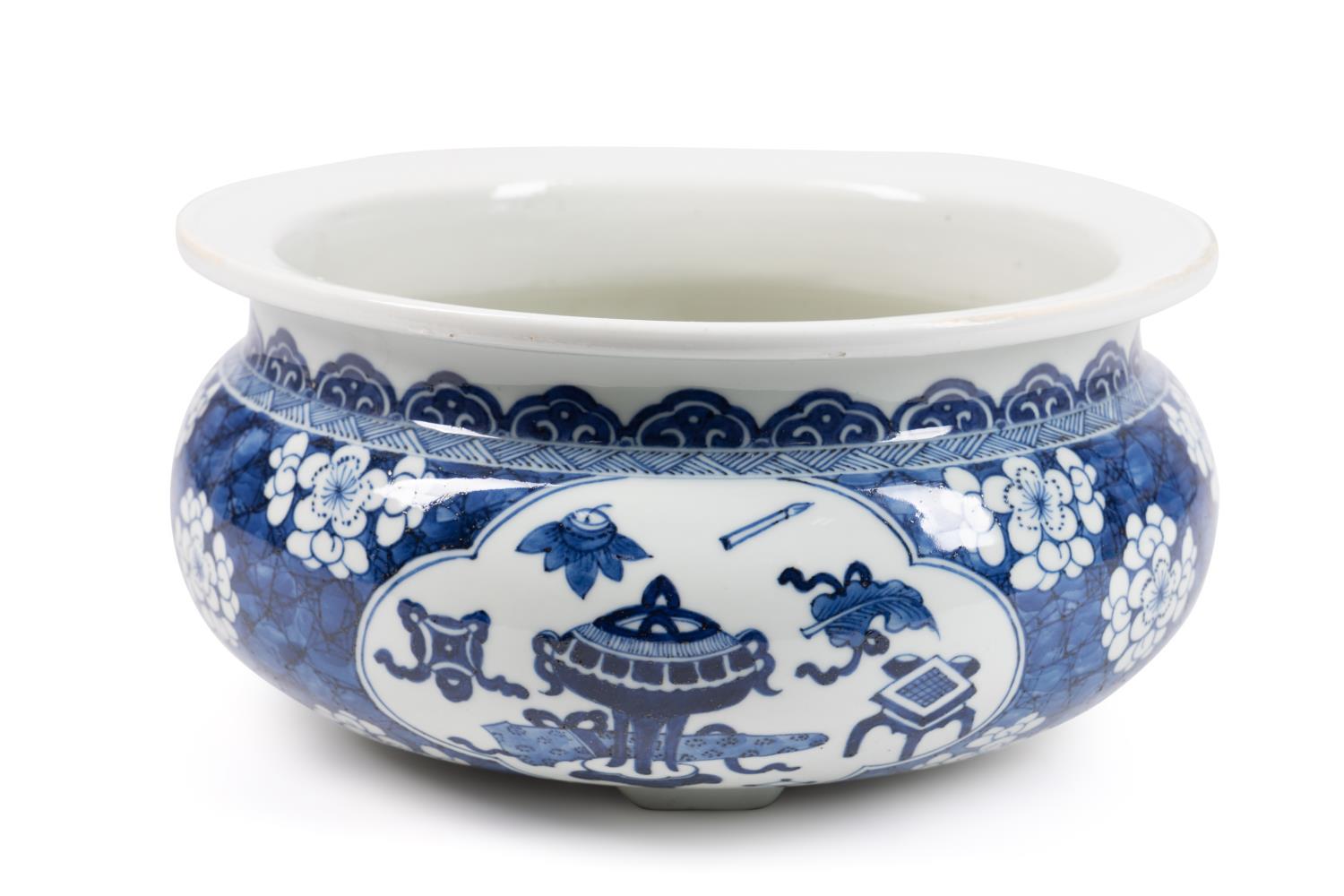 CHINESE BLUE WHITE ROUND BASIN 2f9b9b