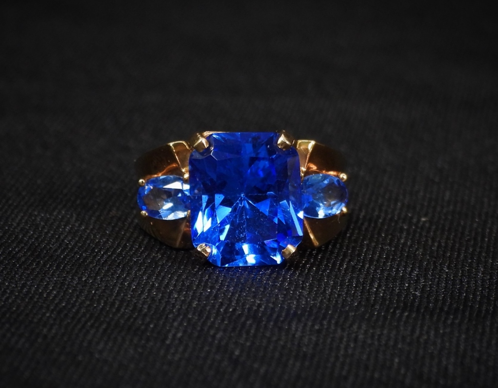 ESTATE 10K GOLD TANZANITE RING 2f9e30