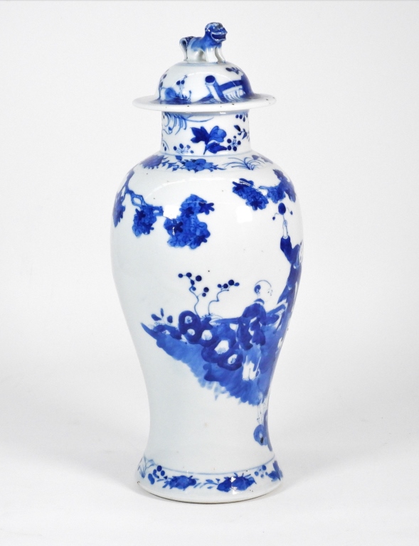 CHINESE WHITE & BLUE PORCELAIN VASE