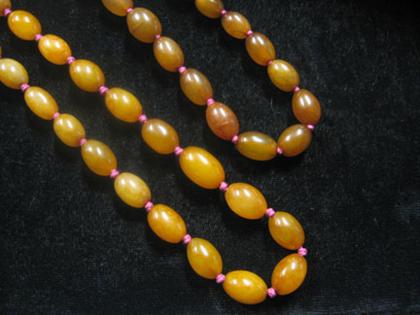 Set of hard stone or agate necklaces