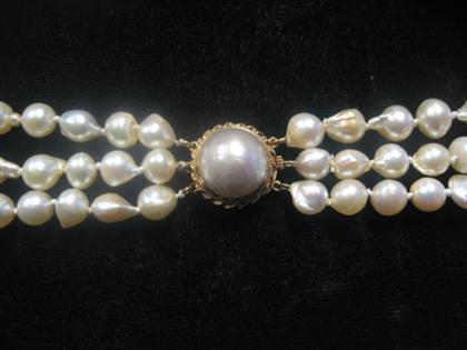 Three strand pearl choker    Yellow