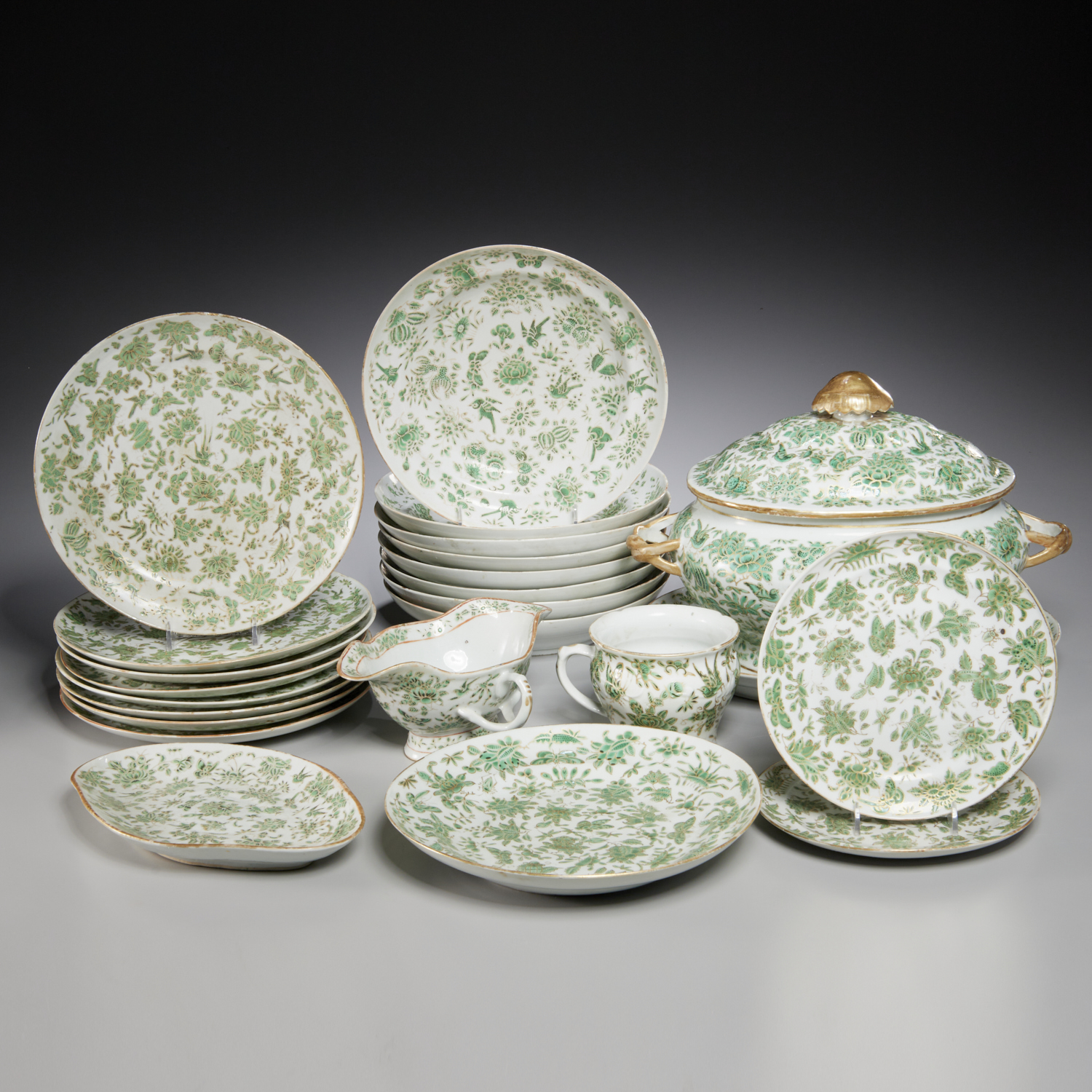 CHINESE EXPORT PART DINNER SERVICE c.