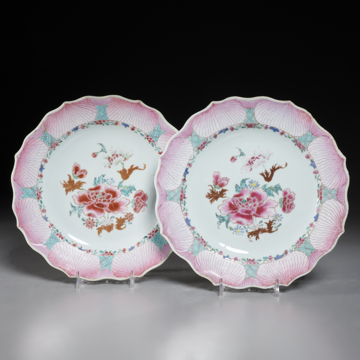 PAIR CHINESE EXPORT LOTUS PLATES 2fab0a