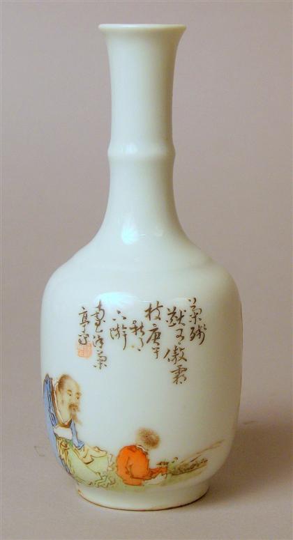 Small Chinese famille rose bottle 4c85c