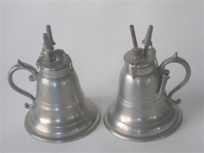 Pair of bell shaped lamps with 4c8e1