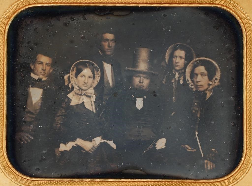1850S HALF PLATE SOUTHERN FAMILY DAGUERREOTYPEA
