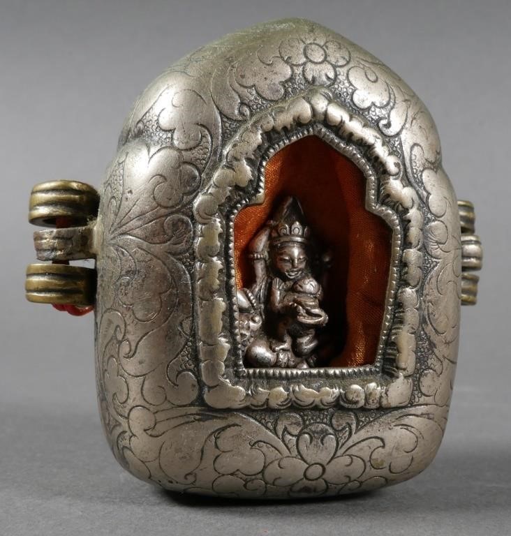 VINTAGE TIBETAN AMULET BOX SILVER 2fdd2a