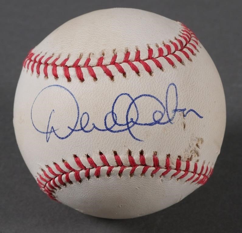 DEREK JETER SIGNED BASEBALLNo COA.