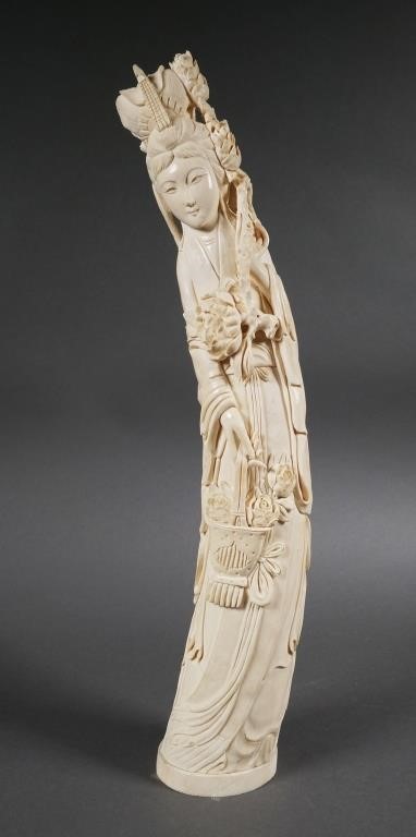 CHINESE ANTIQUE SIGNED CARVED IVORY