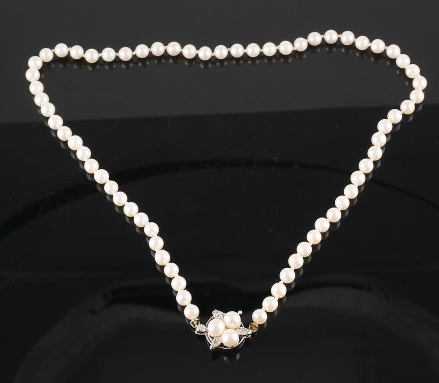 14K WHITE GOLD PEARL NECKLACEVintage