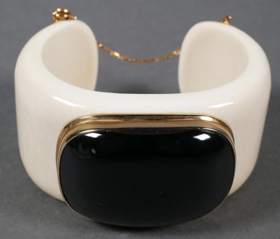 VINTAGE IVORY & 14K GOLD CUFF BRACELETAntique