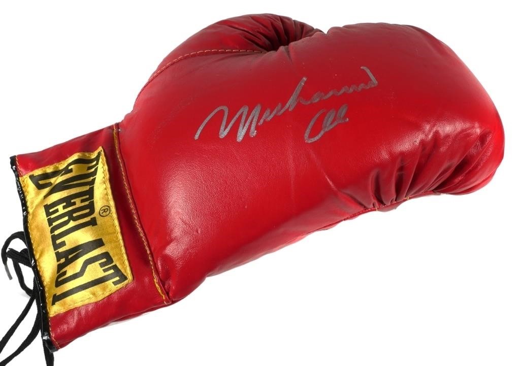 MUHAMMAD ALI SIGNED BOXING GLOVEEverlast