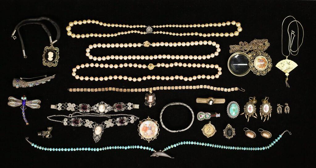 LOT OF STERLING COSTUME JEWELRYLot 2fe29c