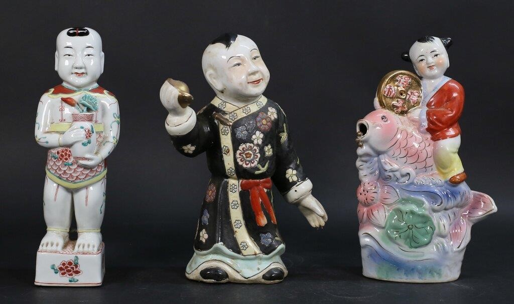 3 CHINESE PORCELAIN FIGURES3 Chinese 2fe2ca