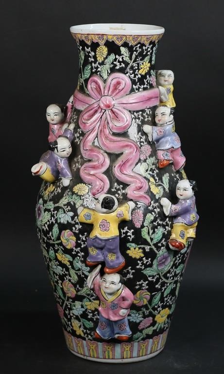 CHINESE PORCELAIN FAMILLE NOIR 2fe2cc