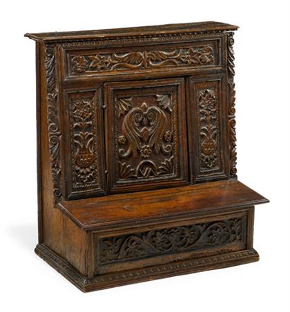 Italian carved walnut prie deux