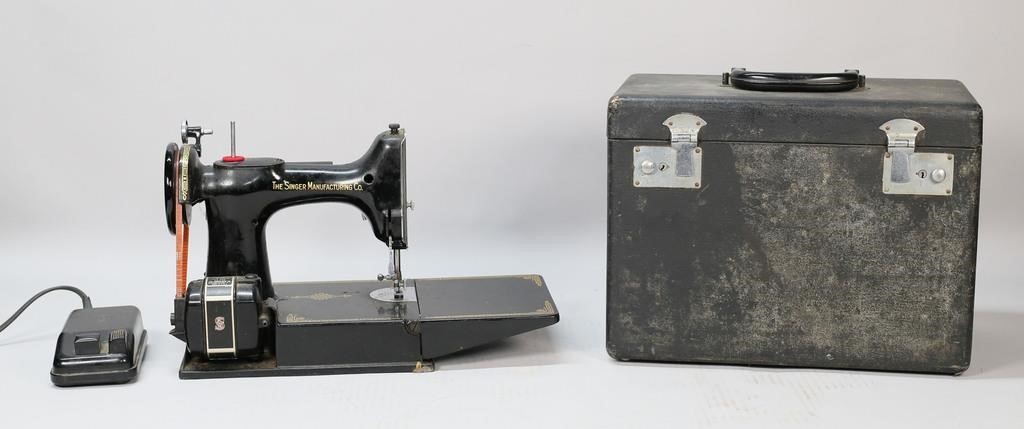 SINGER FEATHERWEIGHT 221 SEWING MACHINE