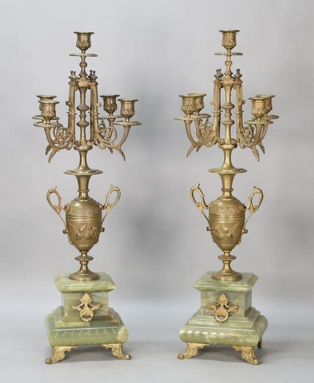 PAIR OF LOUIS XV STYLE CANDELABRAPair 2fe6aa