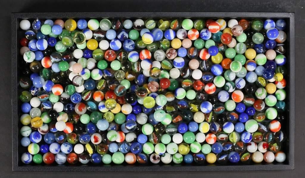 LOT OF MARBLESLot of glass marbles,