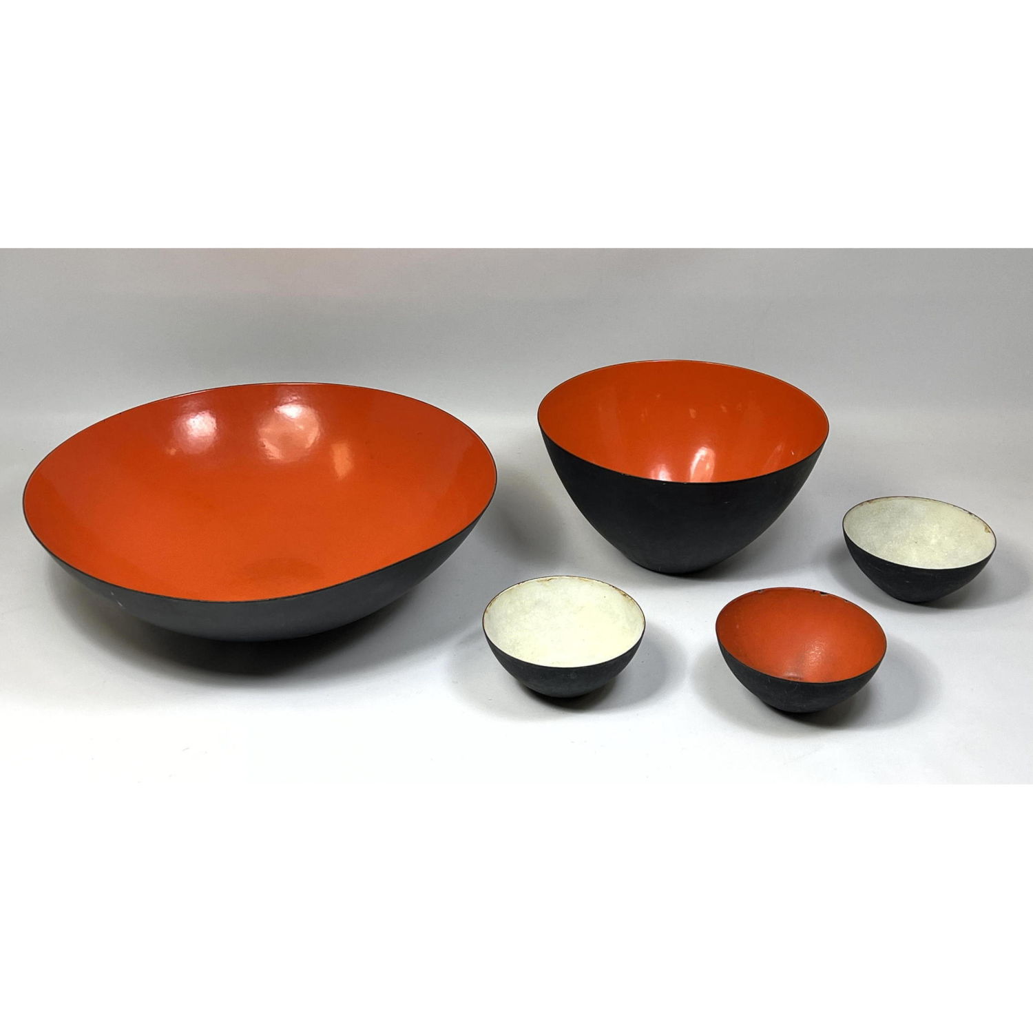 5pcs Krenit bowls assorted sizes.