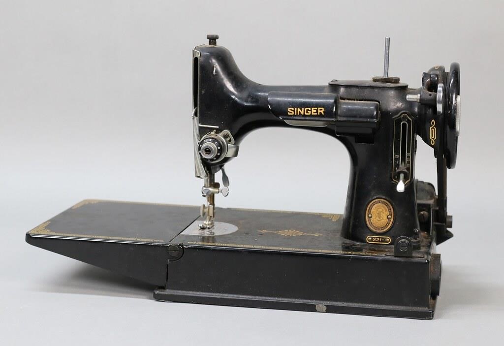 SINGER 221 FEATHERWEIGHT SEWING