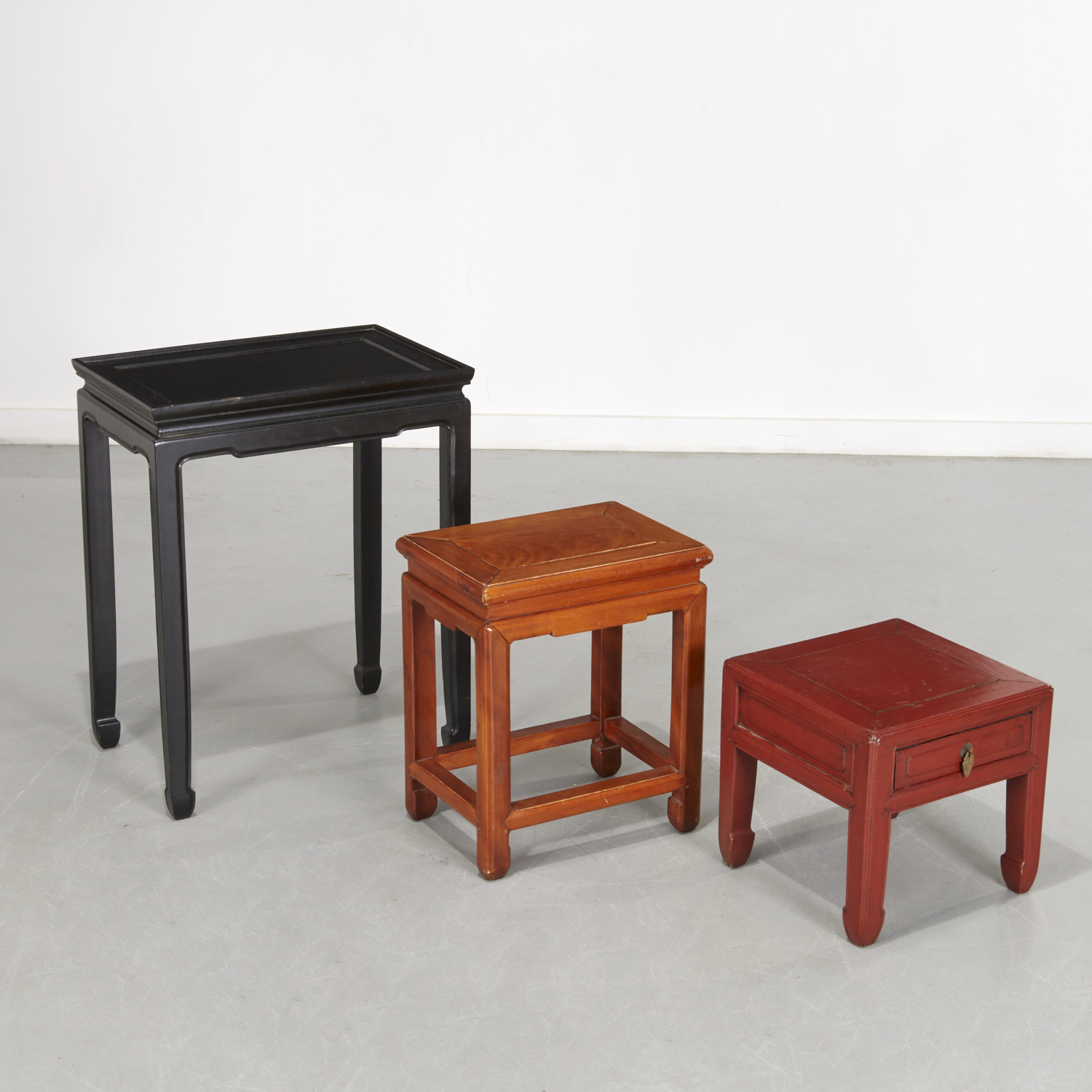  3 CHINESE STYLE OCCASIONAL TABLES 2fc34f