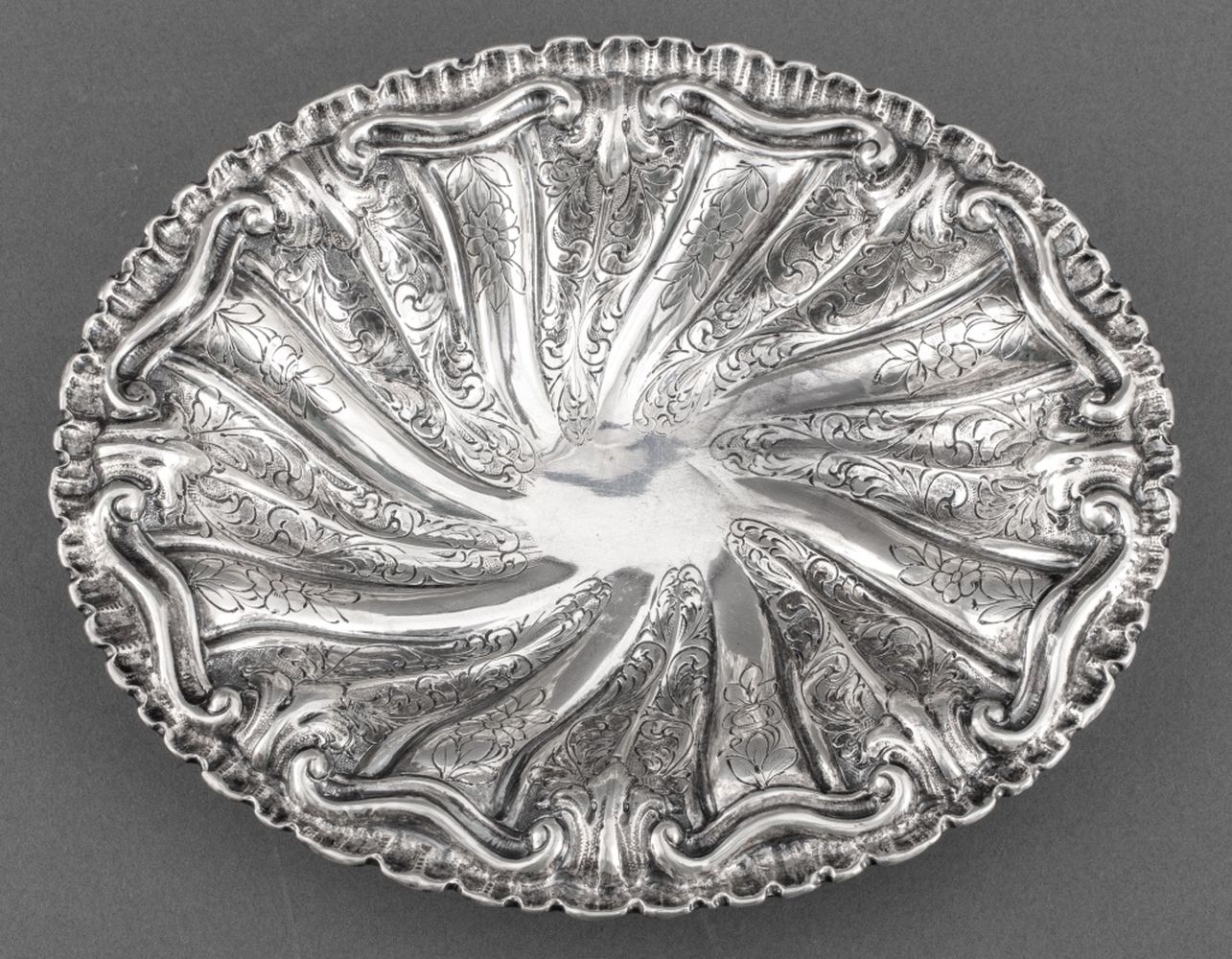 EUROPEAN BAROQUE STYLE SILVER DISH 2fc486