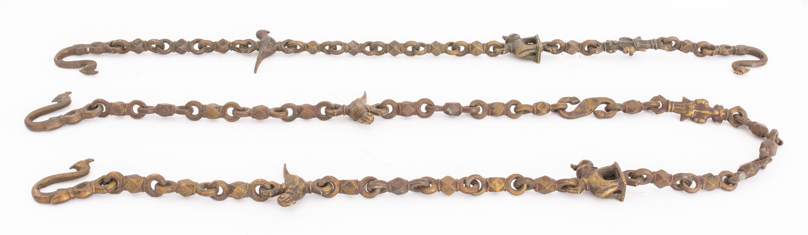 SOUTH INDIAN BRONZE FIGURAL CHAINS  2fcaa9