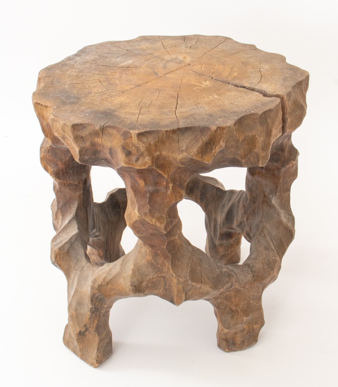 CARVED WOODEN STAND OR BASE Carved 2fcc3f